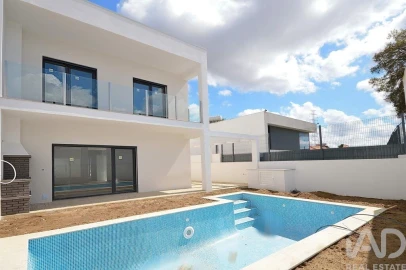 Moradia T4 para Venda em Fernao Ferro