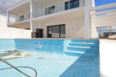 Moradia T4 para Venda em Fernao Ferro
