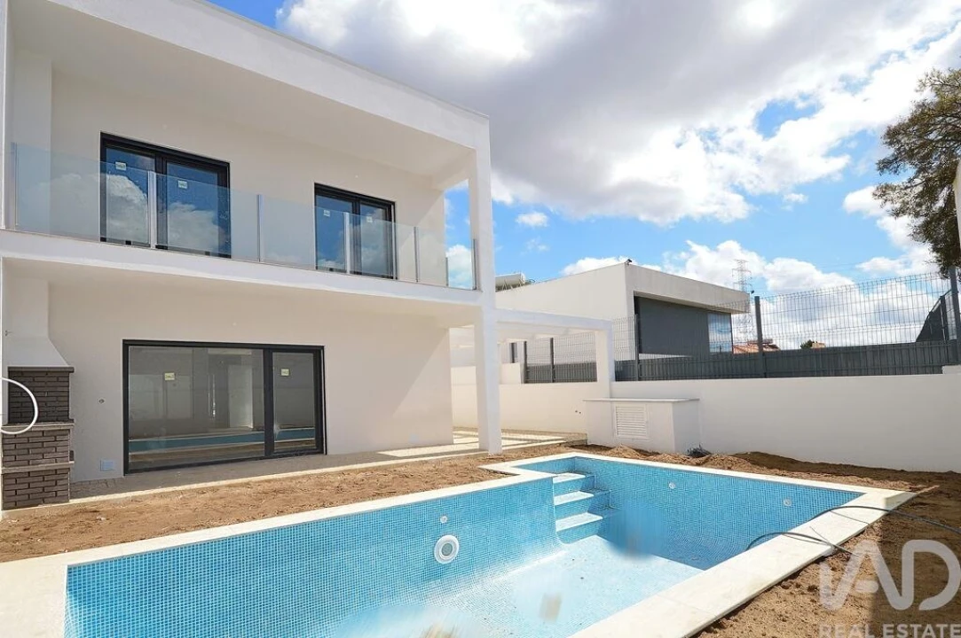 Moradia T4 para Venda em Fernao Ferro Foto 1