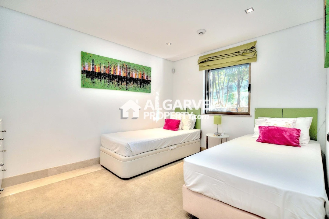 Moradia T13 para Venda em Quarteira Foto 35