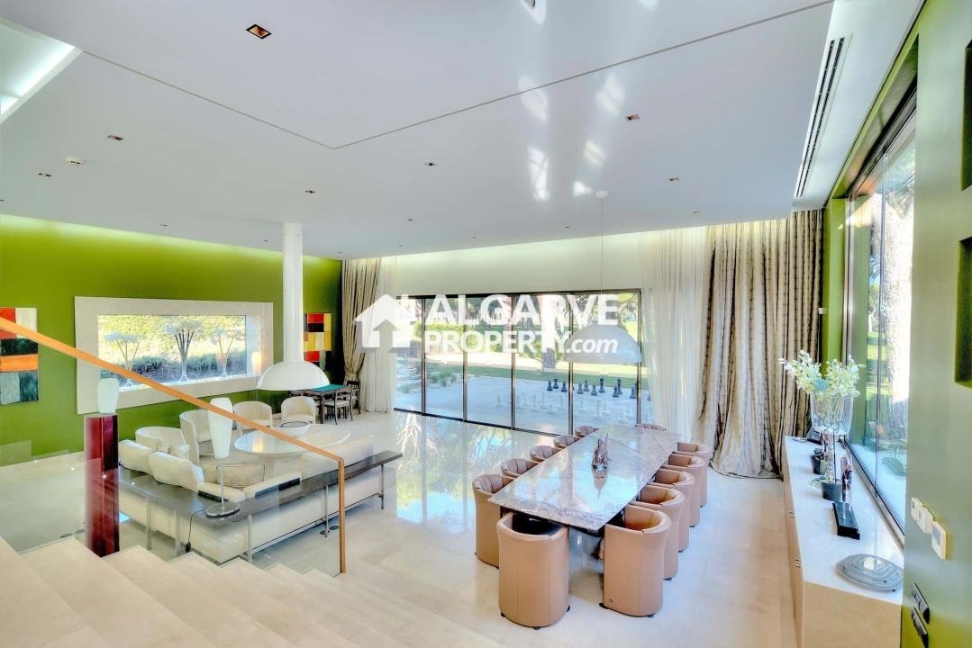 Moradia T13 para Venda em Quarteira Foto 3