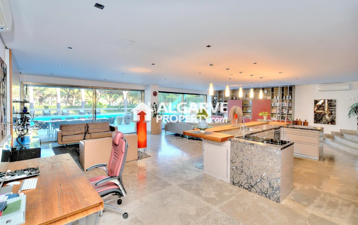 Moradia T13 para Venda em Quarteira Foto 48