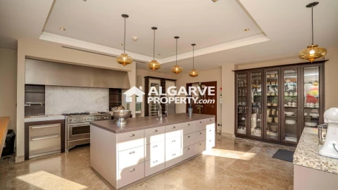 Moradia T13 para Venda em Quarteira