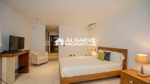 Moradia T13 para Venda em Quarteira