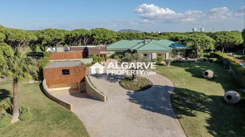 Moradia T13 para Venda em Quarteira