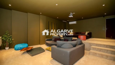 Moradia T13 para Venda em Quarteira