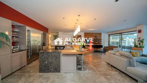 Moradia T13 para Venda em Quarteira