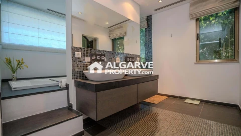 Moradia T13 para Venda em Quarteira