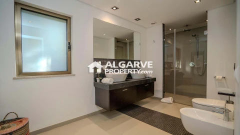 Moradia T13 para Venda em Quarteira