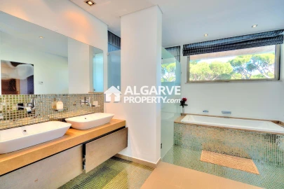 Moradia T13 para Venda em Quarteira