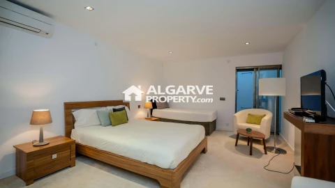 Moradia T13 para Venda em Quarteira