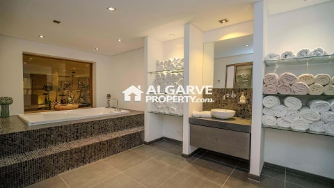 Moradia T13 para Venda em Quarteira