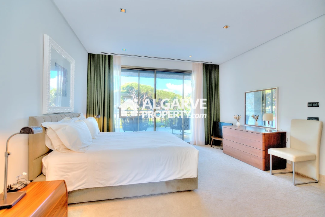 Moradia T13 para Venda em Quarteira Foto 25