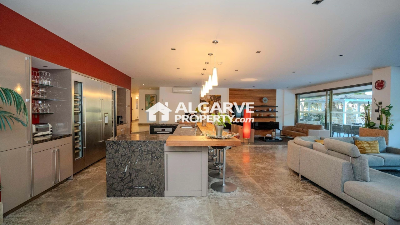 Moradia T13 para Venda em Quarteira Foto 50