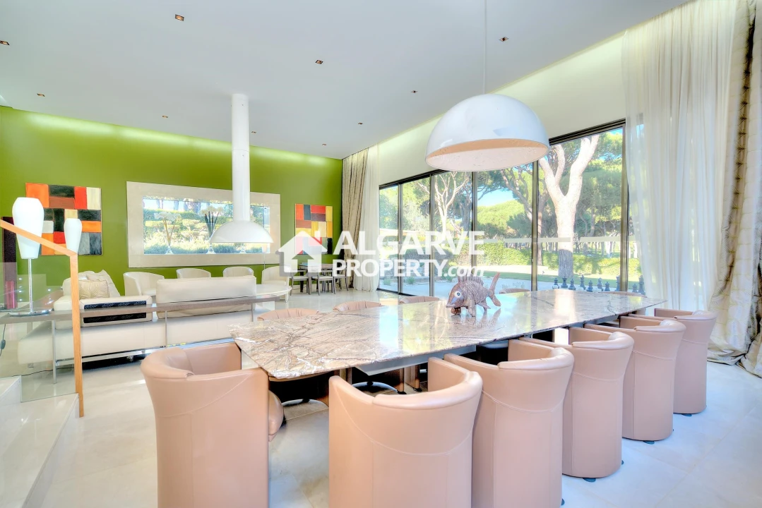 Moradia T13 para Venda em Quarteira Foto 15