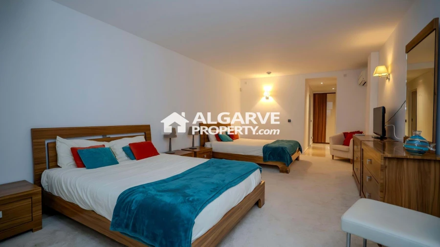 Moradia T13 para Venda em Quarteira Foto 62