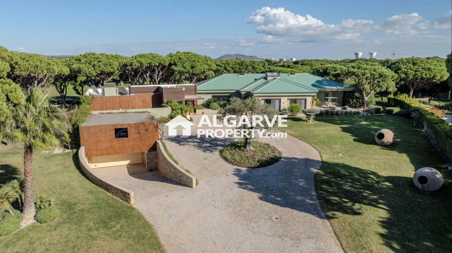 Moradia T13 para Venda em Quarteira Foto 46