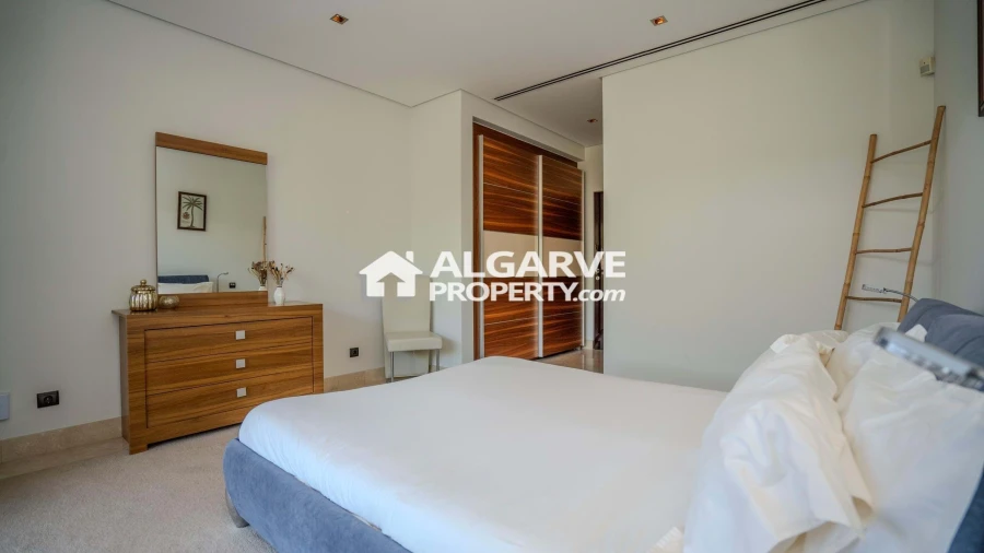 Moradia T13 para Venda em Quarteira Foto 38