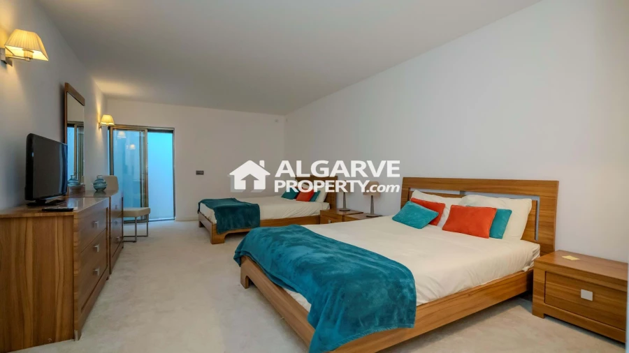 Moradia T13 para Venda em Quarteira Foto 61