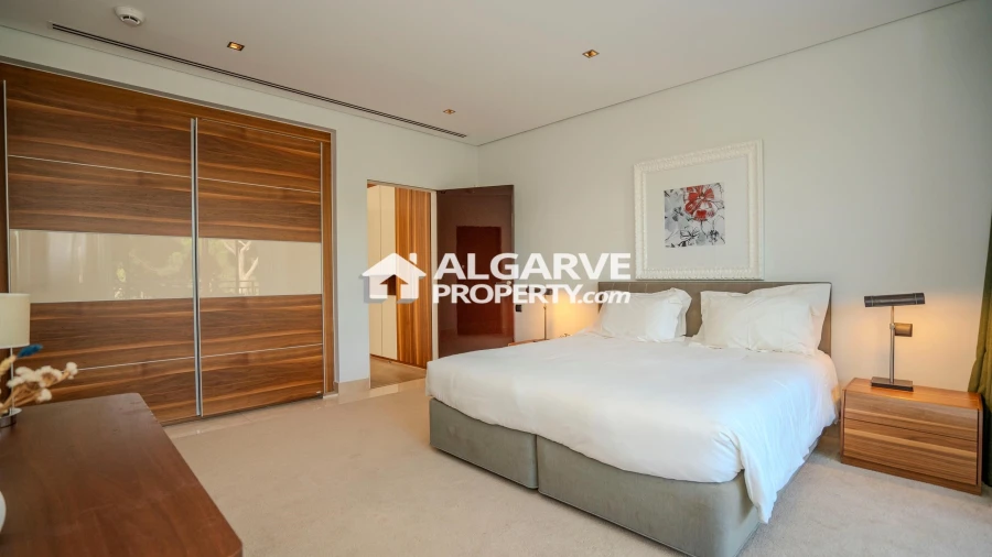 Moradia T13 para Venda em Quarteira Foto 24