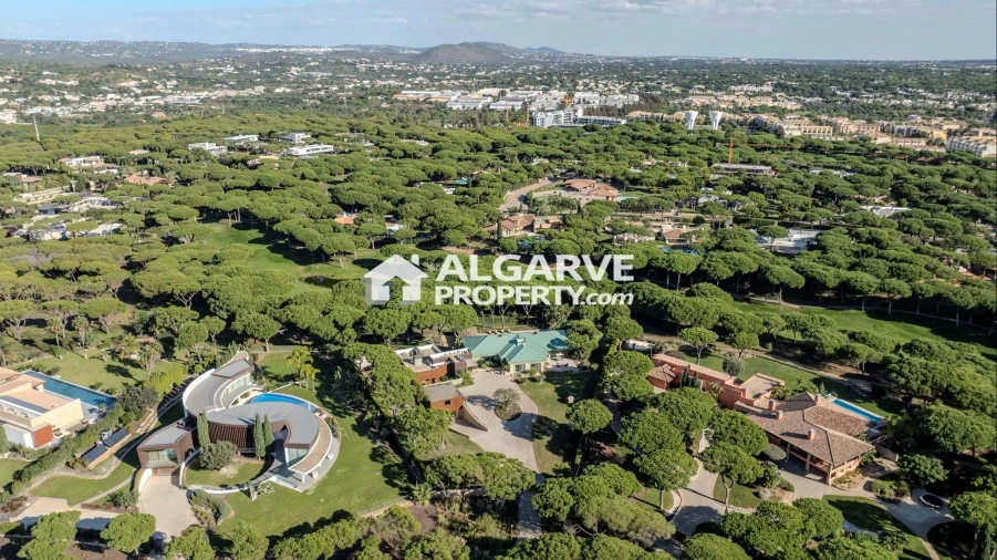 Moradia T13 para Venda em Quarteira Foto 73