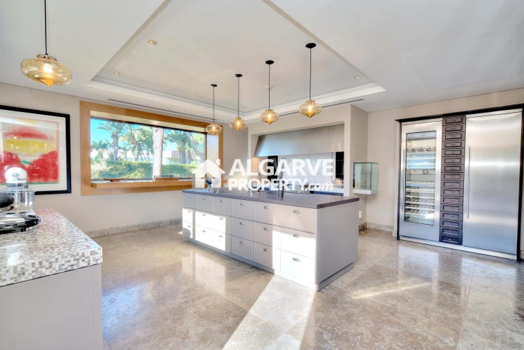 Moradia T13 para Venda em Quarteira Foto 18