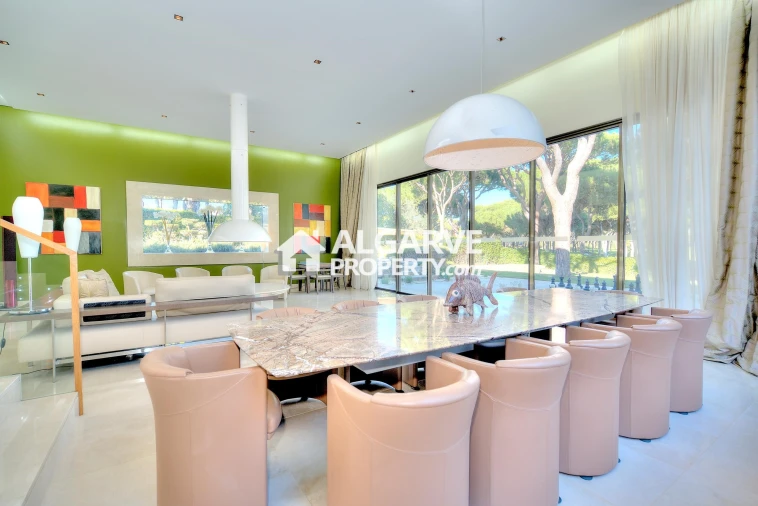 Moradia T13 para Venda em Quarteira Foto 15