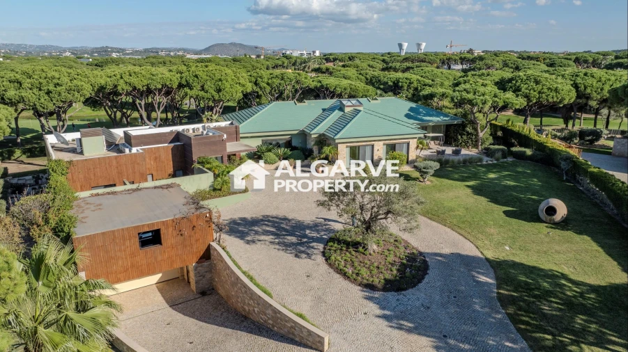 Moradia T13 para Venda em Quarteira Foto 5