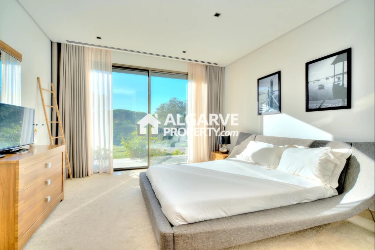 Moradia T13 para Venda em Quarteira Foto 22