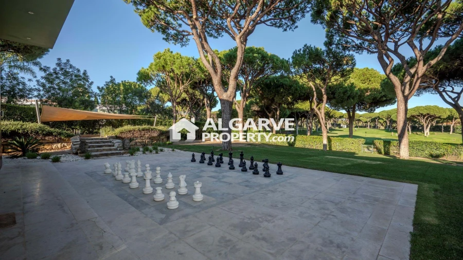 Moradia T13 para Venda em Quarteira Foto 11