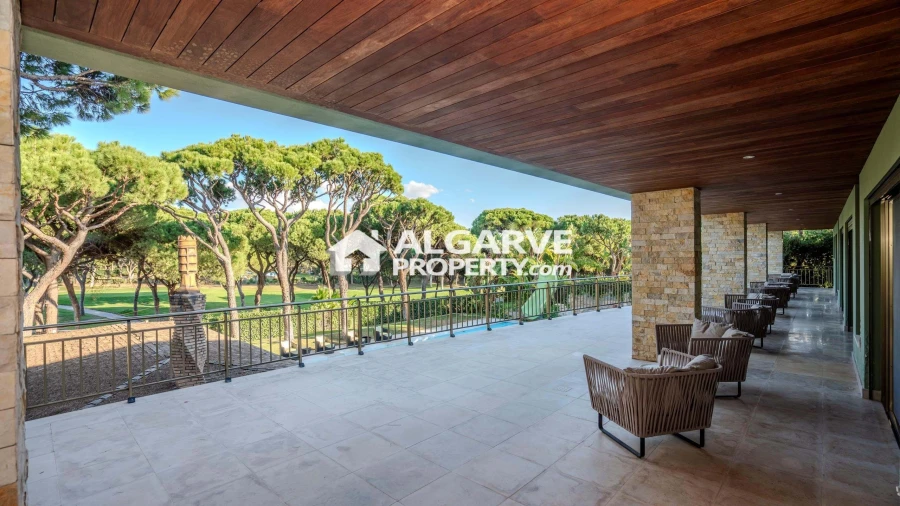 Moradia T13 para Venda em Quarteira Foto 8