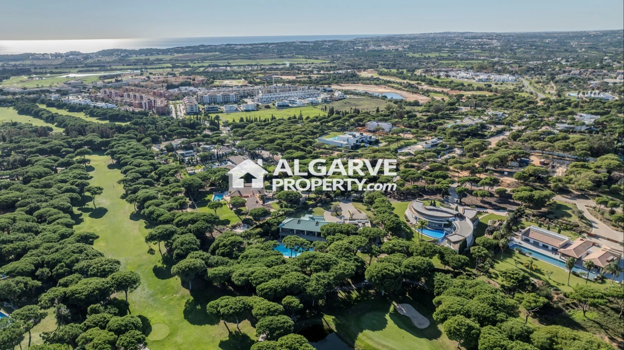 Moradia T13 para Venda em Quarteira Foto 45