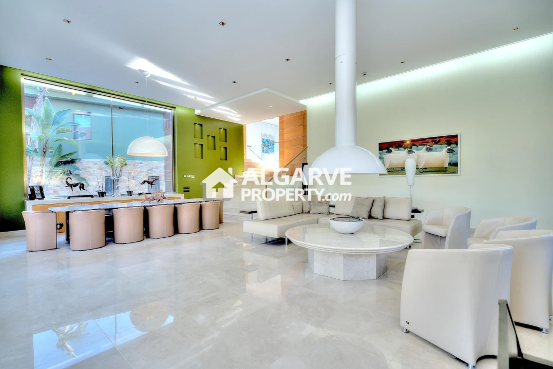 Moradia T13 para Venda em Quarteira Foto 16