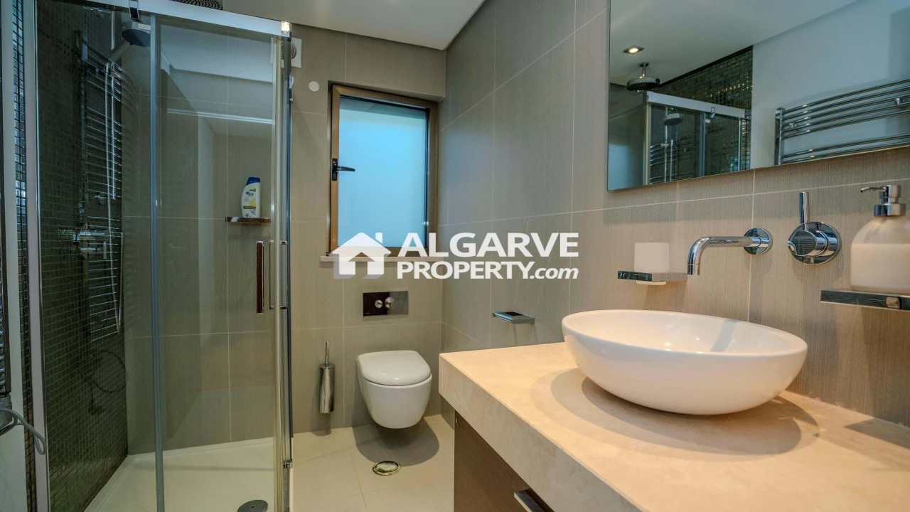 Moradia T13 para Venda em Quarteira Foto 67