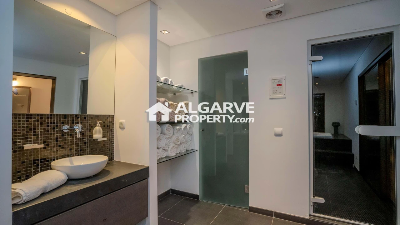 Moradia T13 para Venda em Quarteira Foto 58