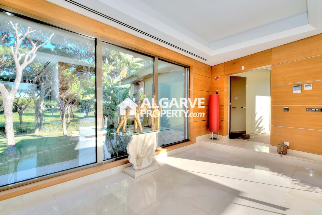 Moradia T13 para Venda em Quarteira Foto 13