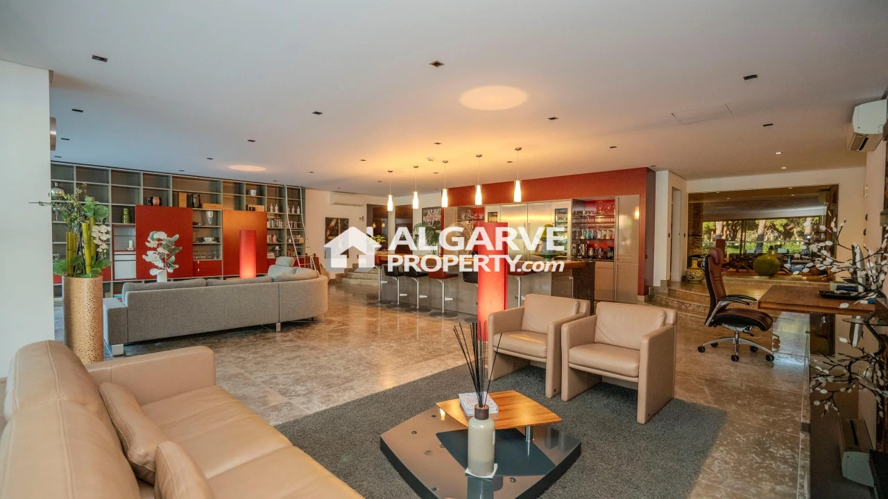 Moradia T13 para Venda em Quarteira Foto 51