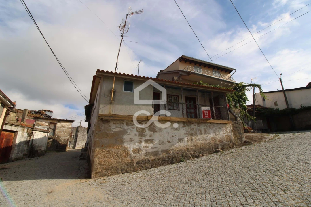 Moradia T2 para Venda em Ervededo Foto 3