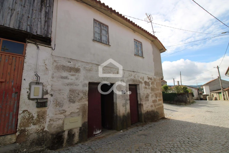 Moradia T2 para Venda em Ervededo Foto 2