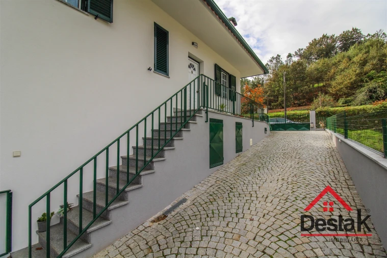 Moradia T5 para Venda em Sul Foto 4