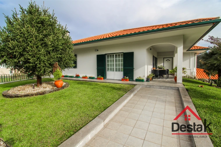 Moradia T5 para Venda em Sul Foto 32