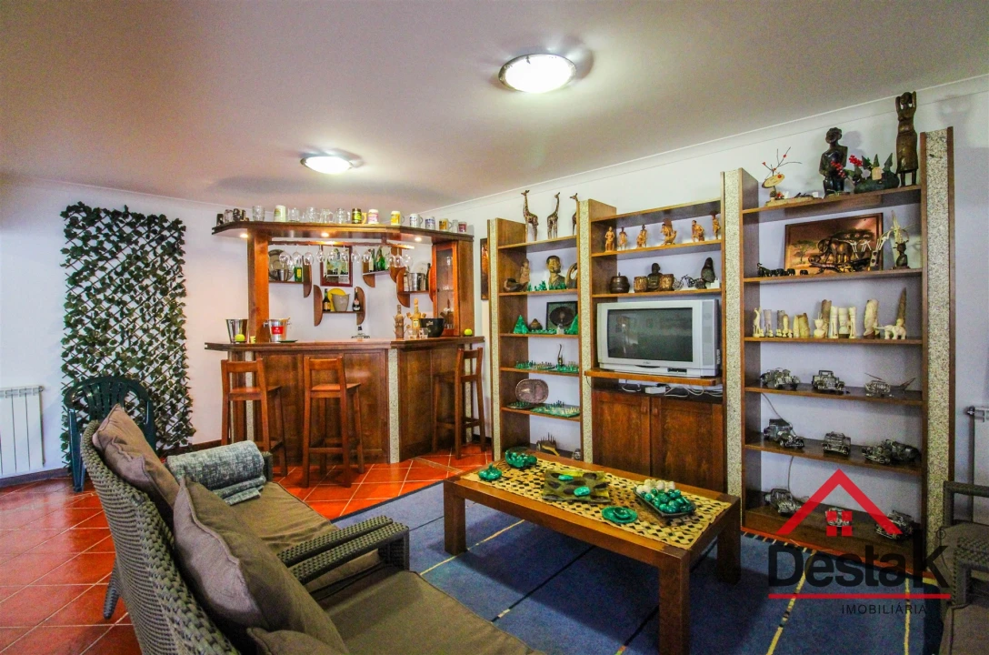 Moradia T5 para Venda em Sul Foto 14