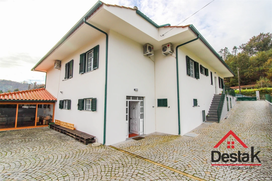 Moradia T5 para Venda em Sul Foto 3