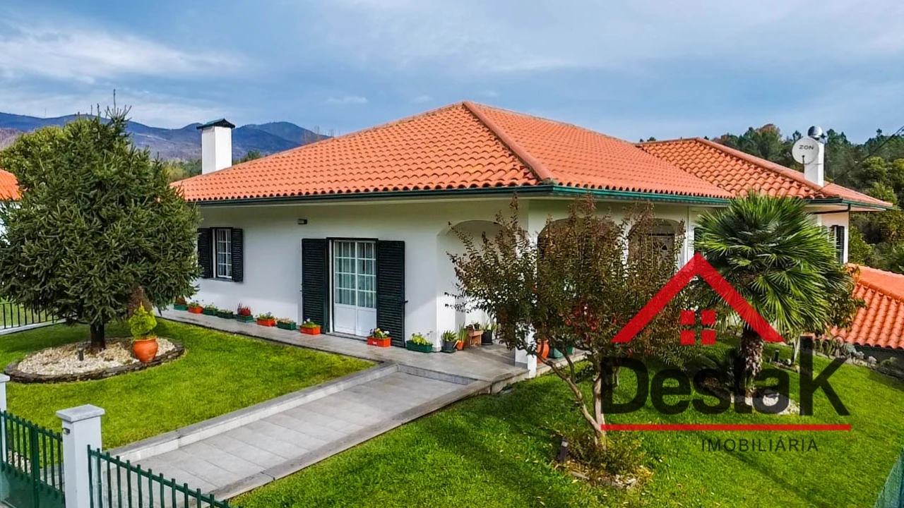 Moradia T5 para Venda em Sul Foto 33