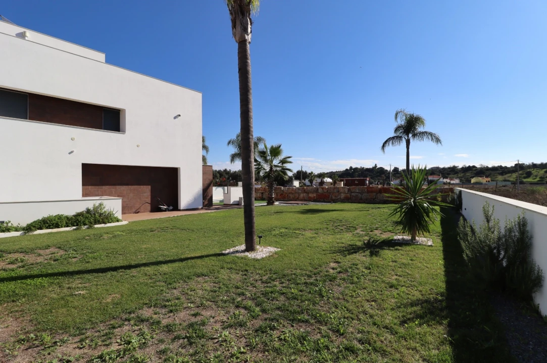 Moradia T3 para Venda em Ferreiras Foto 3