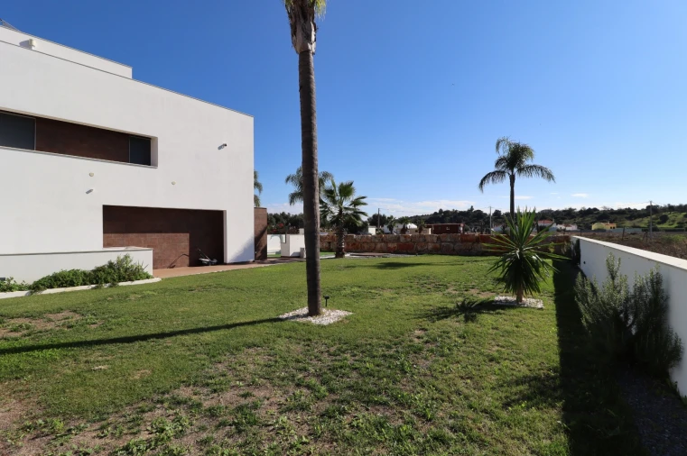 Moradia T3 para Venda em Ferreiras Foto 3