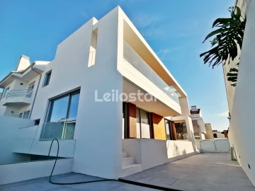 Moradia T4 para Venda em Canidelo