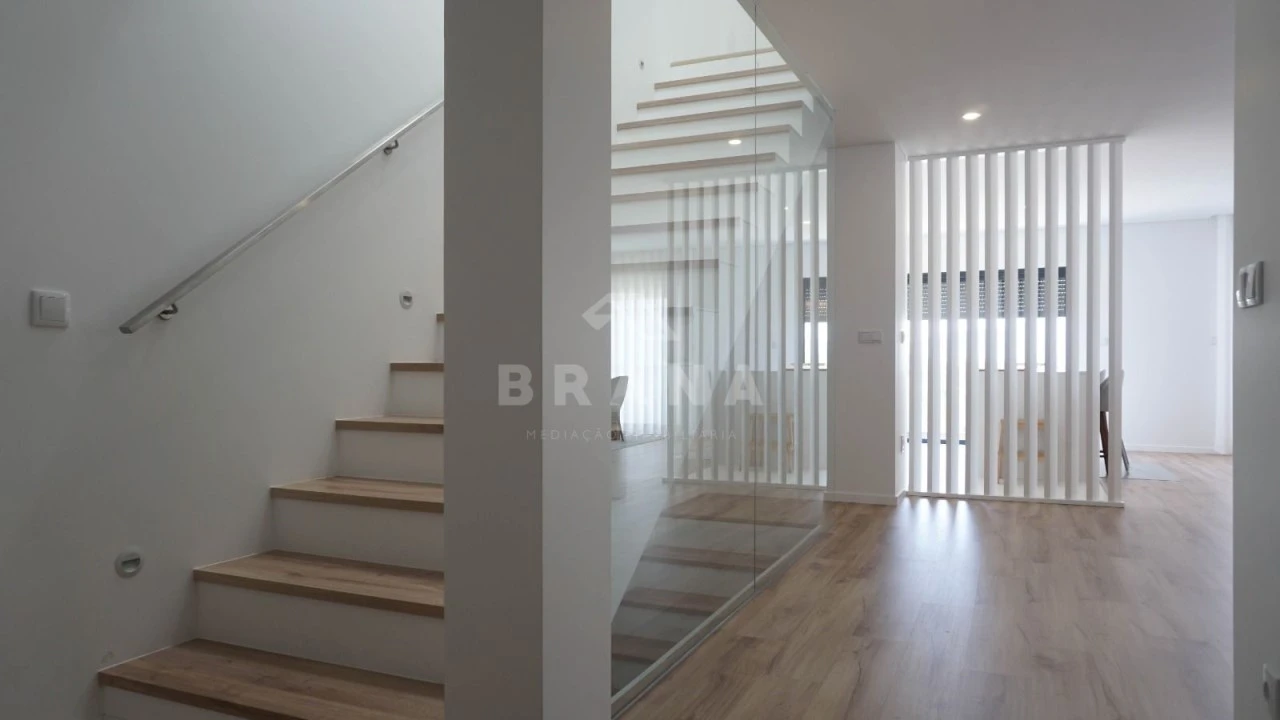 Moradia T3 para Venda em Esporões Foto 12