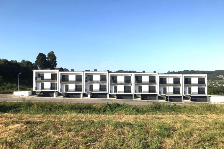 Moradia T3 para Venda em Esporões Foto 24
