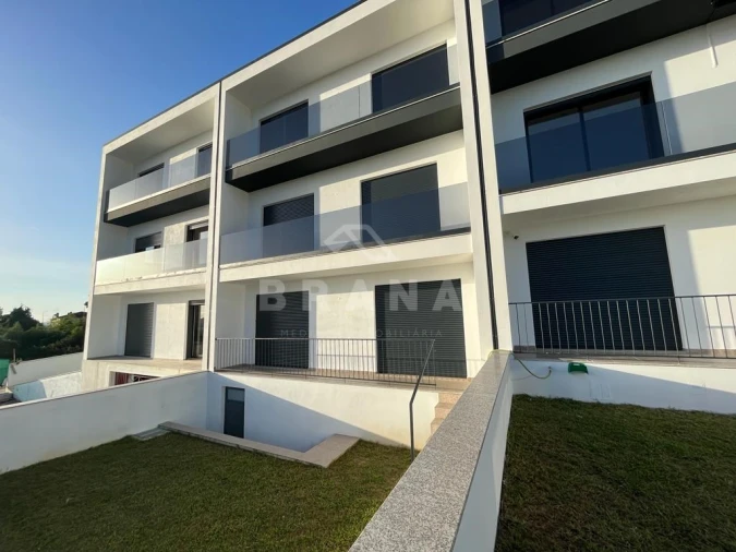 Moradia T3 para Venda em Esporões Foto 23